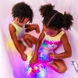 Glo pals - Lichtgevende sensorische kubussen voor in bad of sensorisch spel + Poppetje - Abby
